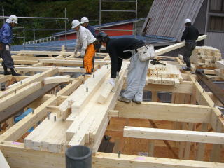 下請け業者にはまかせません