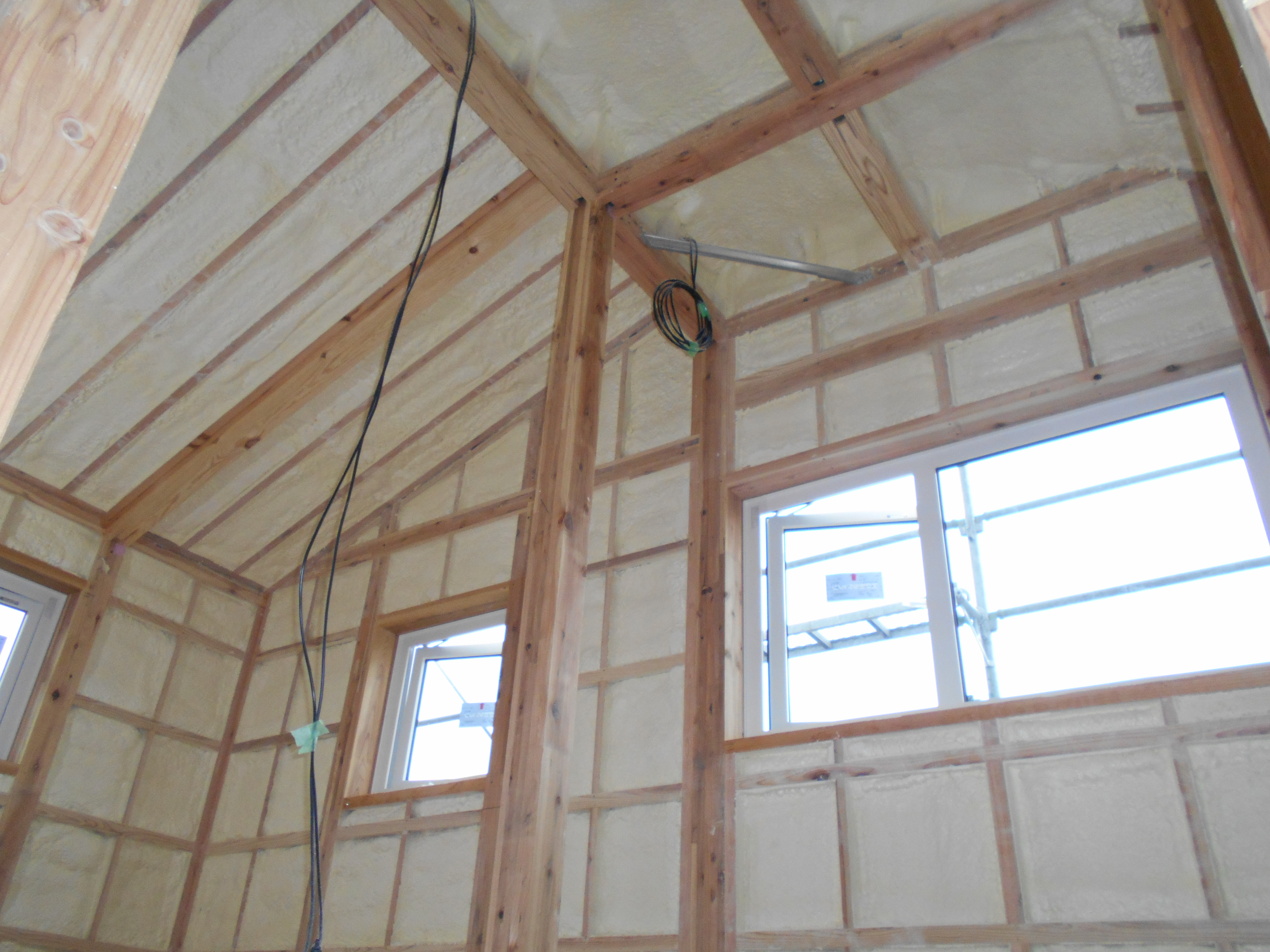 現場吹付けで気密断熱はバッチリ！